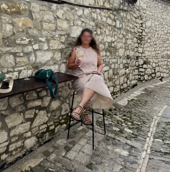 Amira, 35