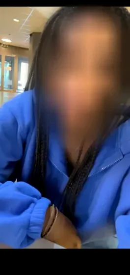 Ela, 30