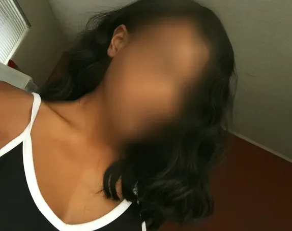 Laura, 25