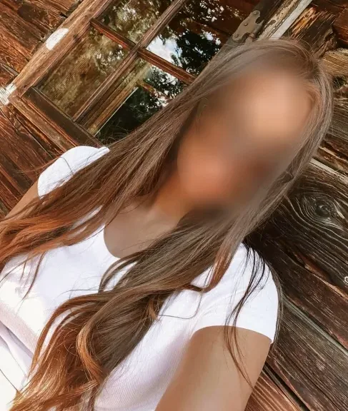Leonie, 27