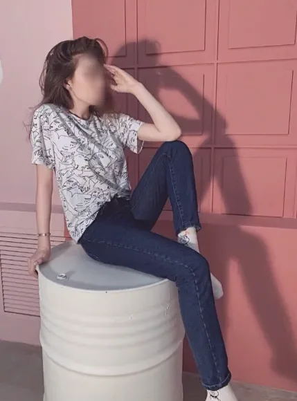 Nina, 21
