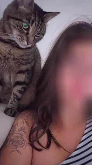Saskia, 28
